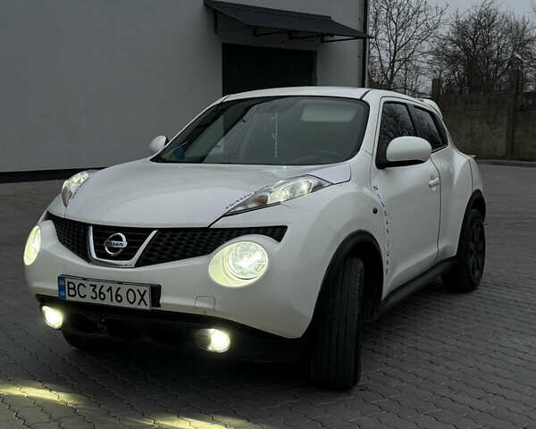 Белый Ниссан Жук, объемом двигателя 1.5 л и пробегом 195 тыс. км за 9500 $, фото 1 на Automoto.ua