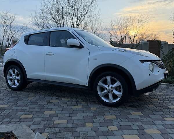 Белый Ниссан Жук, объемом двигателя 1.6 л и пробегом 157 тыс. км за 9000 $, фото 1 на Automoto.ua