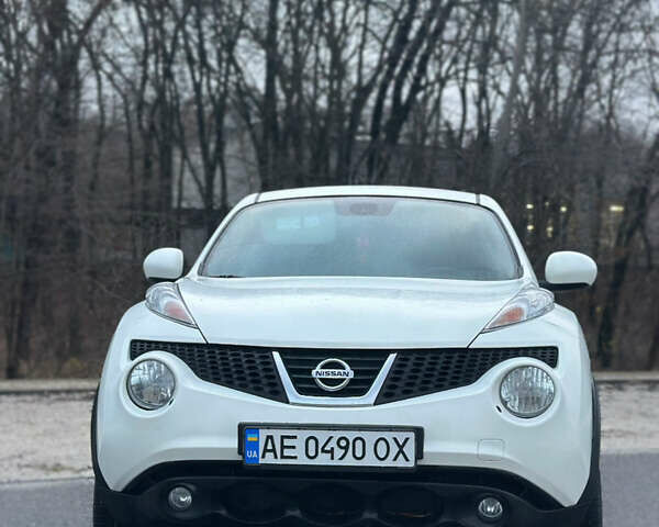 Белый Ниссан Жук, объемом двигателя 1.6 л и пробегом 128 тыс. км за 10700 $, фото 1 на Automoto.ua