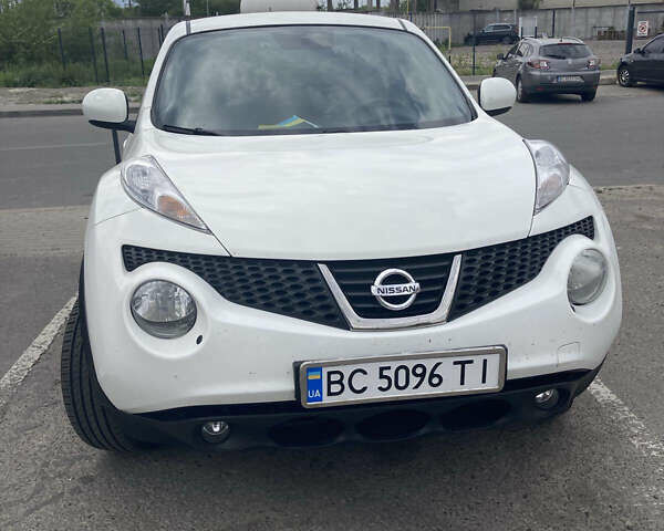 Белый Ниссан Жук, объемом двигателя 1.6 л и пробегом 125 тыс. км за 10600 $, фото 1 на Automoto.ua