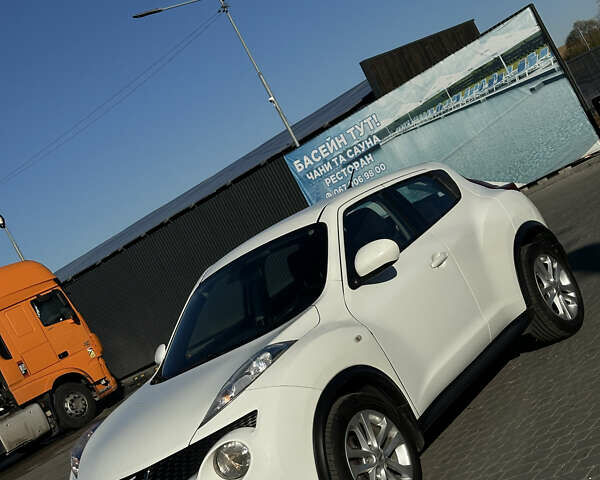 Белый Ниссан Жук, объемом двигателя 1.6 л и пробегом 190 тыс. км за 8500 $, фото 1 на Automoto.ua