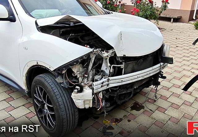 Белый Ниссан Жук, объемом двигателя 1.6 л и пробегом 80 тыс. км за 7500 $, фото 1 на Automoto.ua