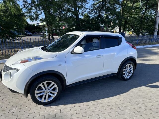 Белый Ниссан Жук, объемом двигателя 1.6 л и пробегом 135 тыс. км за 11000 $, фото 1 на Automoto.ua