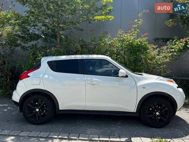 Белый Ниссан Жук, объемом двигателя 1.6 л и пробегом 170 тыс. км за 11000 $, фото 1 на Automoto.ua