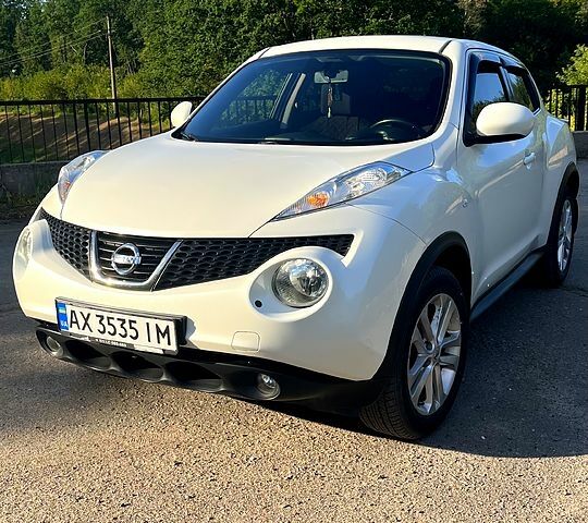 Белый Ниссан Жук, объемом двигателя 1.6 л и пробегом 94 тыс. км за 11800 $, фото 1 на Automoto.ua