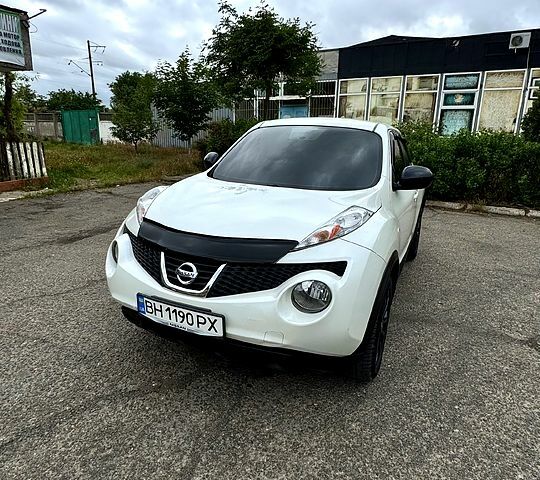 Белый Ниссан Жук, объемом двигателя 1.6 л и пробегом 157 тыс. км за 9399 $, фото 1 на Automoto.ua