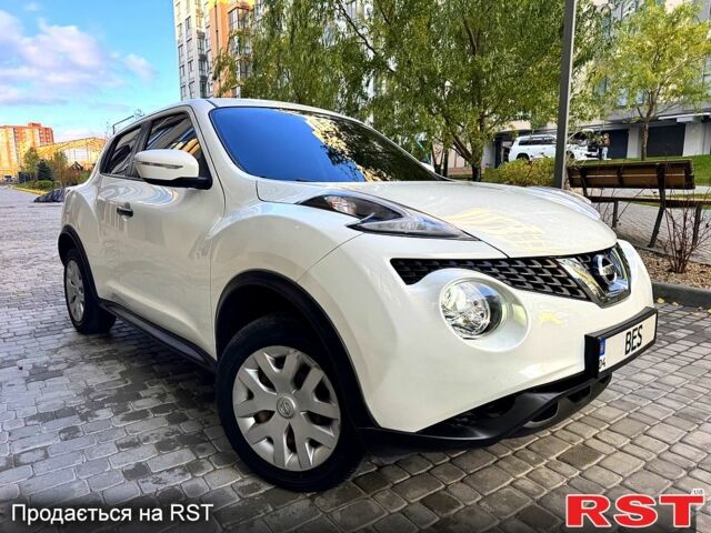 Белый Ниссан Жук, объемом двигателя 1.6 л и пробегом 65 тыс. км за 12000 $, фото 1 на Automoto.ua