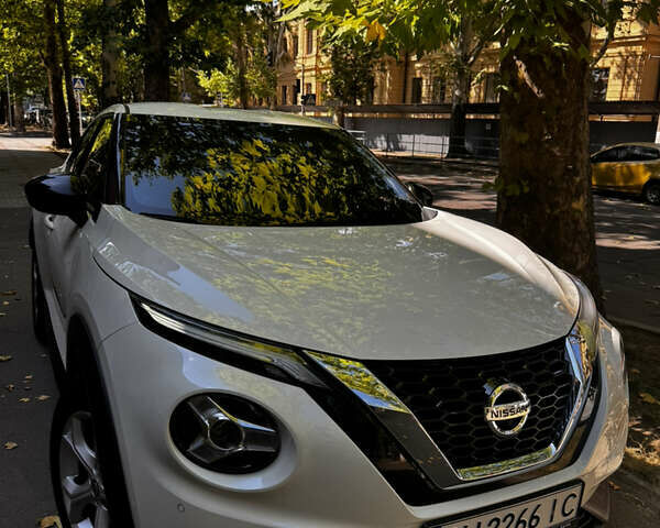 Белый Ниссан Жук, объемом двигателя 1 л и пробегом 63 тыс. км за 20450 $, фото 1 на Automoto.ua