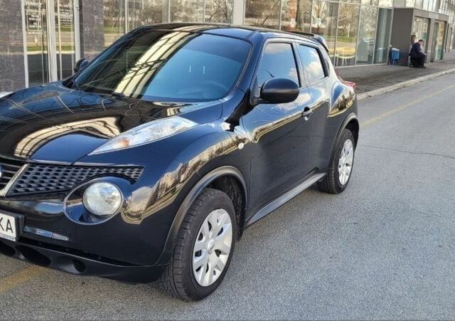 Черный Ниссан Жук, объемом двигателя 1.6 л и пробегом 150 тыс. км за 8500 $, фото 1 на Automoto.ua