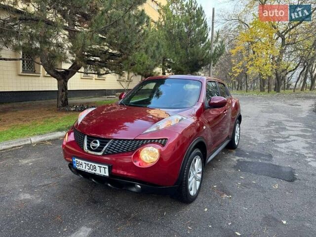 Красный Ниссан Жук, объемом двигателя 1.6 л и пробегом 170 тыс. км за 10300 $, фото 1 на Automoto.ua