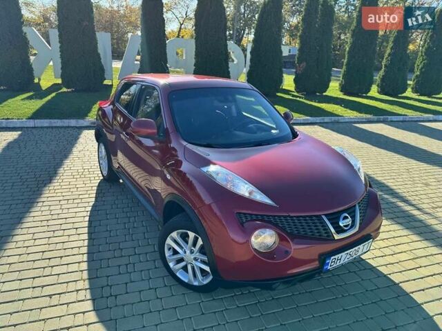 Красный Ниссан Жук, объемом двигателя 1.6 л и пробегом 170 тыс. км за 9700 $, фото 1 на Automoto.ua