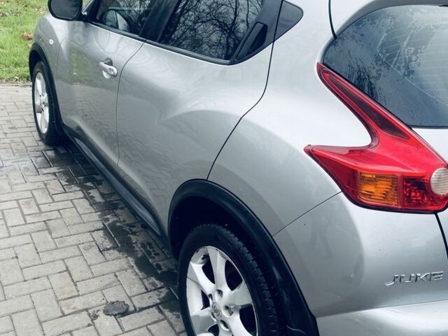 Серый Ниссан Жук, объемом двигателя 1.6 л и пробегом 150 тыс. км за 9400 $, фото 1 на Automoto.ua