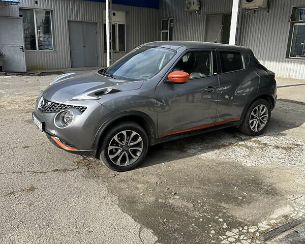 Серый Ниссан Жук, объемом двигателя 1.6 л и пробегом 103 тыс. км за 12000 $, фото 1 на Automoto.ua