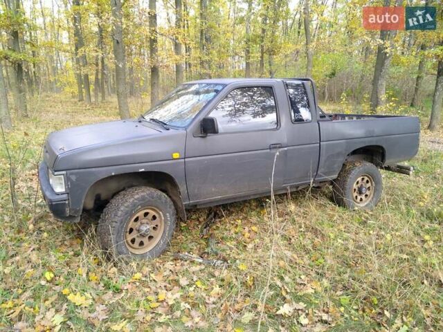 Красный Ниссан Кинг Каб, объемом двигателя 2.4 л и пробегом 400 тыс. км за 6000 $, фото 1 на Automoto.ua