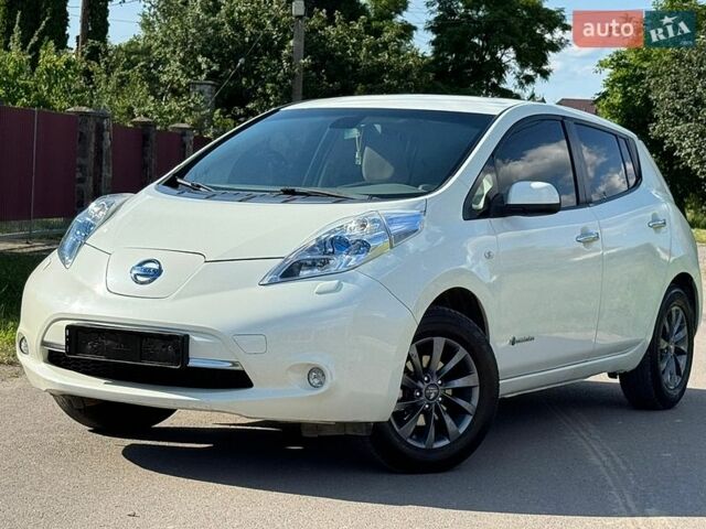 Білий Ніссан Ліф, об'ємом двигуна 0 л та пробігом 133 тис. км за 4700 $, фото 1 на Automoto.ua