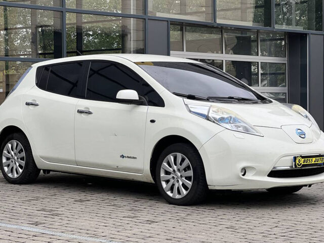 Белый Ниссан Лиф, объемом двигателя 24 л и пробегом 114 тыс. км за 7400 $, фото 1 на Automoto.ua