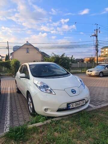 Белый Ниссан Лиф, объемом двигателя 0 л и пробегом 159 тыс. км за 4300 $, фото 1 на Automoto.ua