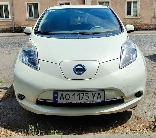 Білий Ніссан Ліф, об'ємом двигуна 0 л та пробігом 115 тис. км за 5350 $, фото 1 на Automoto.ua