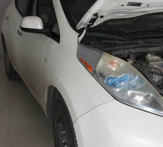 Белый Ниссан Лиф, объемом двигателя 0 л и пробегом 240 тыс. км за 10500 $, фото 1 на Automoto.ua