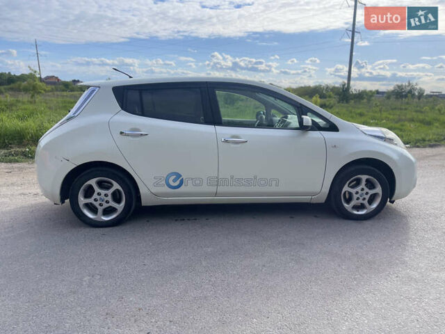 Білий Ніссан Ліф, об'ємом двигуна 0 л та пробігом 137 тис. км за 4150 $, фото 1 на Automoto.ua