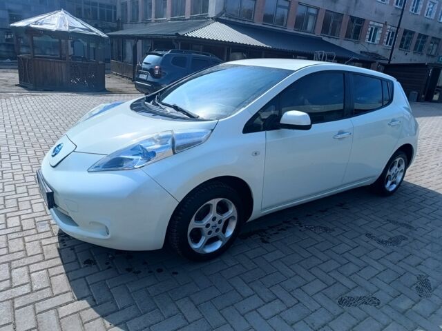 Білий Ніссан Ліф, об'ємом двигуна 0 л та пробігом 112 тис. км за 3900 $, фото 1 на Automoto.ua