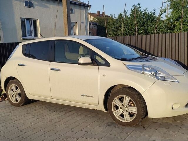 Белый Ниссан Лиф, объемом двигателя 0 л и пробегом 107 тыс. км за 4500 $, фото 1 на Automoto.ua