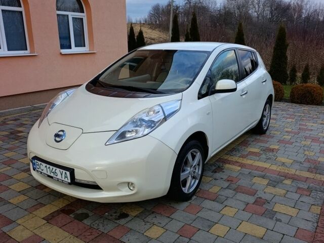 Білий Ніссан Ліф, об'ємом двигуна 0 л та пробігом 177 тис. км за 4600 $, фото 1 на Automoto.ua