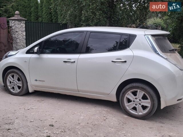 Белый Ниссан Лиф, объемом двигателя 0 л и пробегом 109 тыс. км за 4500 $, фото 1 на Automoto.ua
