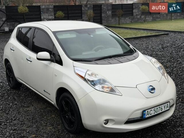 Белый Ниссан Лиф, объемом двигателя 0 л и пробегом 140 тыс. км за 3650 $, фото 1 на Automoto.ua