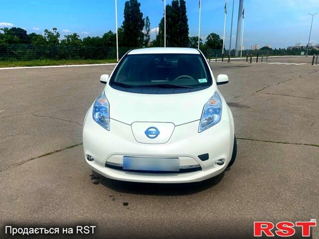 Белый Ниссан Лиф, объемом двигателя 80 л и пробегом 107 тыс. км за 5500 $, фото 1 на Automoto.ua