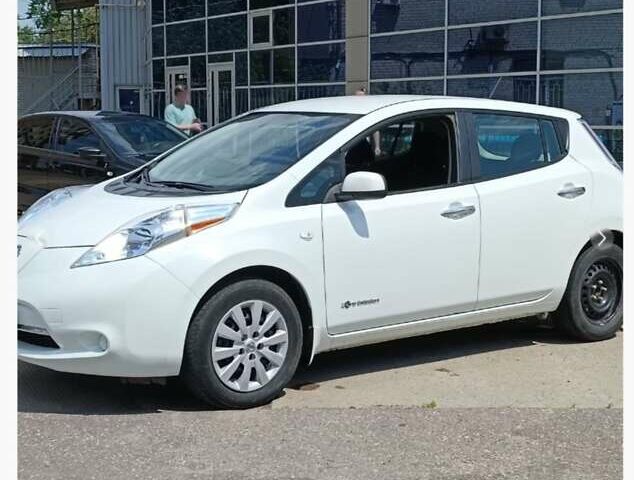 Білий Ніссан Ліф, об'ємом двигуна 0 л та пробігом 110 тис. км за 5050 $, фото 1 на Automoto.ua