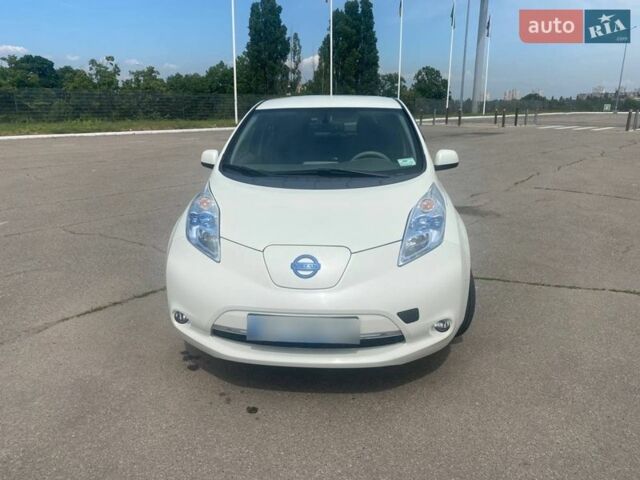 Белый Ниссан Лиф, объемом двигателя 0 л и пробегом 107 тыс. км за 5500 $, фото 1 на Automoto.ua