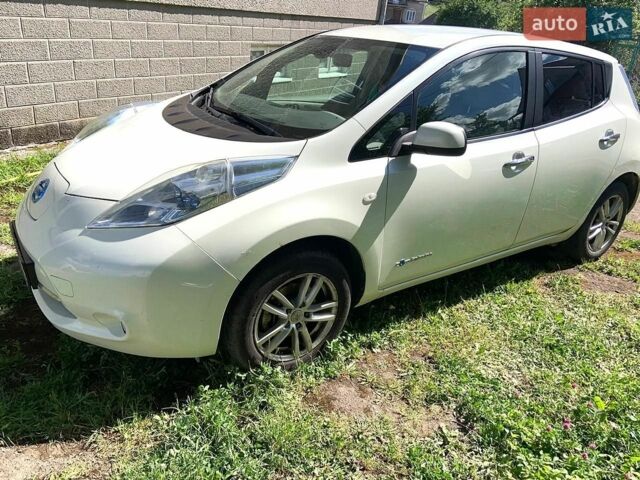 Білий Ніссан Ліф, об'ємом двигуна 0 л та пробігом 158 тис. км за 3950 $, фото 1 на Automoto.ua