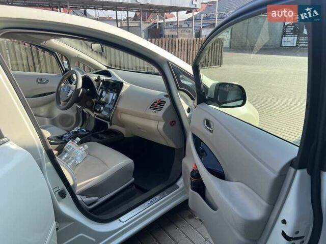 Белый Ниссан Лиф, объемом двигателя 0 л и пробегом 160 тыс. км за 4400 $, фото 1 на Automoto.ua