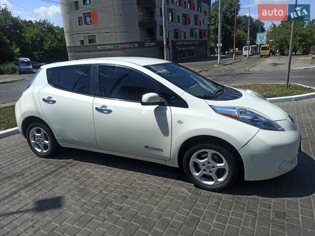 Белый Ниссан Лиф, объемом двигателя 0 л и пробегом 177 тыс. км за 10200 $, фото 1 на Automoto.ua