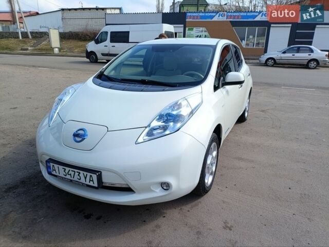 Белый Ниссан Лиф, объемом двигателя 0 л и пробегом 118 тыс. км за 5500 $, фото 1 на Automoto.ua