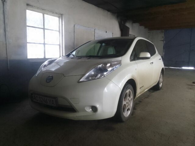 Белый Ниссан Лиф, объемом двигателя 0 л и пробегом 180 тыс. км за 3900 $, фото 1 на Automoto.ua