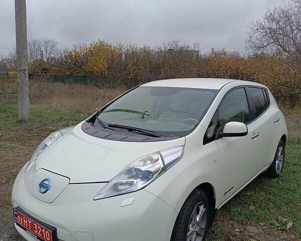 Белый Ниссан Лиф, объемом двигателя 0 л и пробегом 100 тыс. км за 6200 $, фото 1 на Automoto.ua