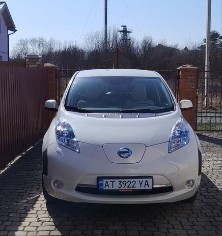 Белый Ниссан Лиф, объемом двигателя 0 л и пробегом 125 тыс. км за 4999 $, фото 1 на Automoto.ua