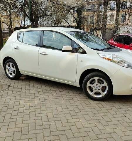 Білий Ніссан Ліф, об'ємом двигуна 0 л та пробігом 88 тис. км за 5300 $, фото 1 на Automoto.ua