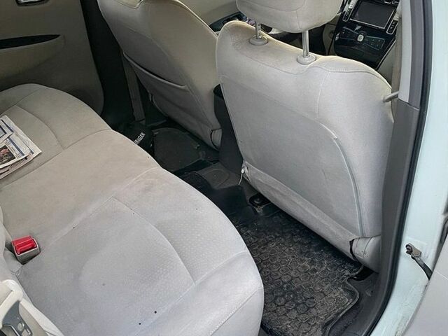 Білий Ніссан Ліф, об'ємом двигуна 0 л та пробігом 230 тис. км за 3900 $, фото 1 на Automoto.ua