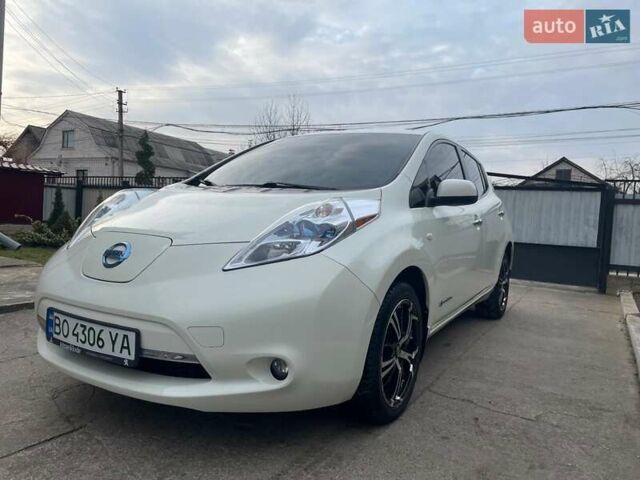 Білий Ніссан Ліф, об'ємом двигуна 0 л та пробігом 138 тис. км за 5300 $, фото 1 на Automoto.ua