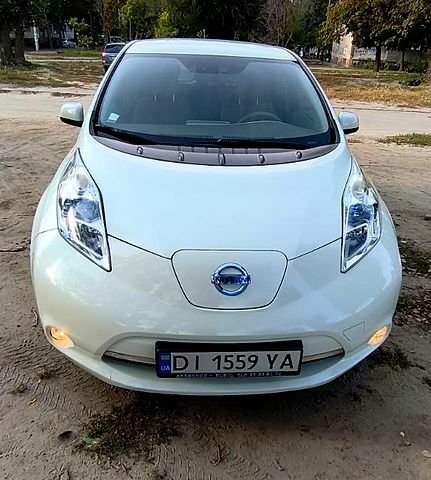 Белый Ниссан Лиф, объемом двигателя 0 л и пробегом 91 тыс. км за 5999 $, фото 1 на Automoto.ua