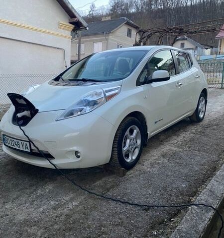 Белый Ниссан Лиф, объемом двигателя 0 л и пробегом 110 тыс. км за 4800 $, фото 1 на Automoto.ua