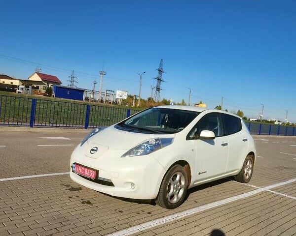 Белый Ниссан Лиф, объемом двигателя 0 л и пробегом 119 тыс. км за 5300 $, фото 1 на Automoto.ua