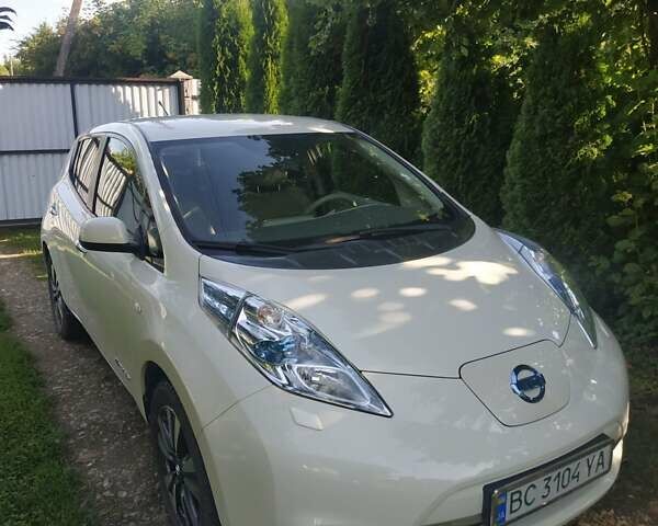 Білий Ніссан Ліф, об'ємом двигуна 0 л та пробігом 127 тис. км за 5850 $, фото 1 на Automoto.ua