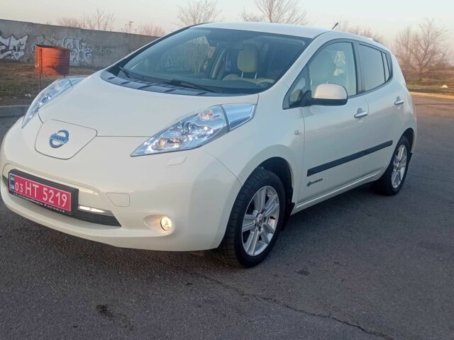 Белый Ниссан Лиф, объемом двигателя 0 л и пробегом 111 тыс. км за 5200 $, фото 1 на Automoto.ua