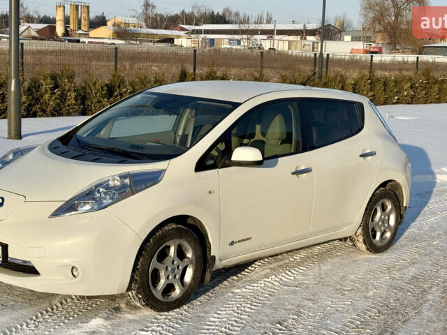 Білий Ніссан Ліф, об'ємом двигуна 0 л та пробігом 115 тис. км за 6000 $, фото 1 на Automoto.ua