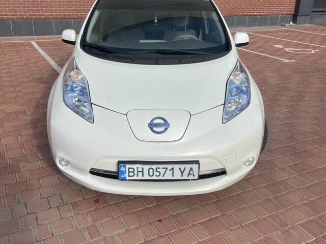 Білий Ніссан Ліф, об'ємом двигуна 0 л та пробігом 184 тис. км за 3400 $, фото 1 на Automoto.ua