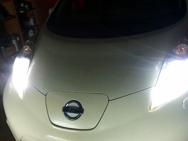 Білий Ніссан Ліф, об'ємом двигуна 0 л та пробігом 144 тис. км за 5500 $, фото 1 на Automoto.ua